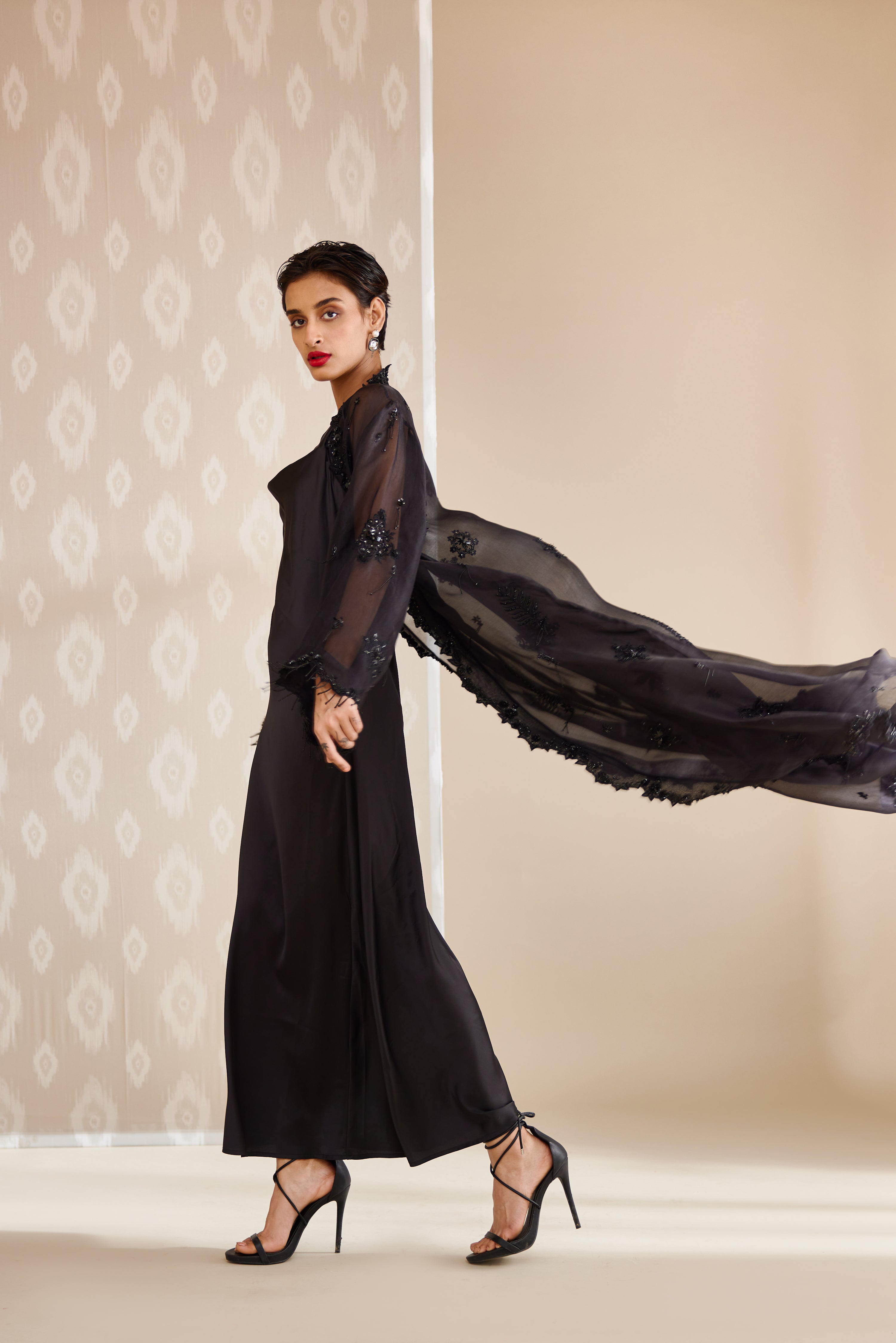 Zainab - Black