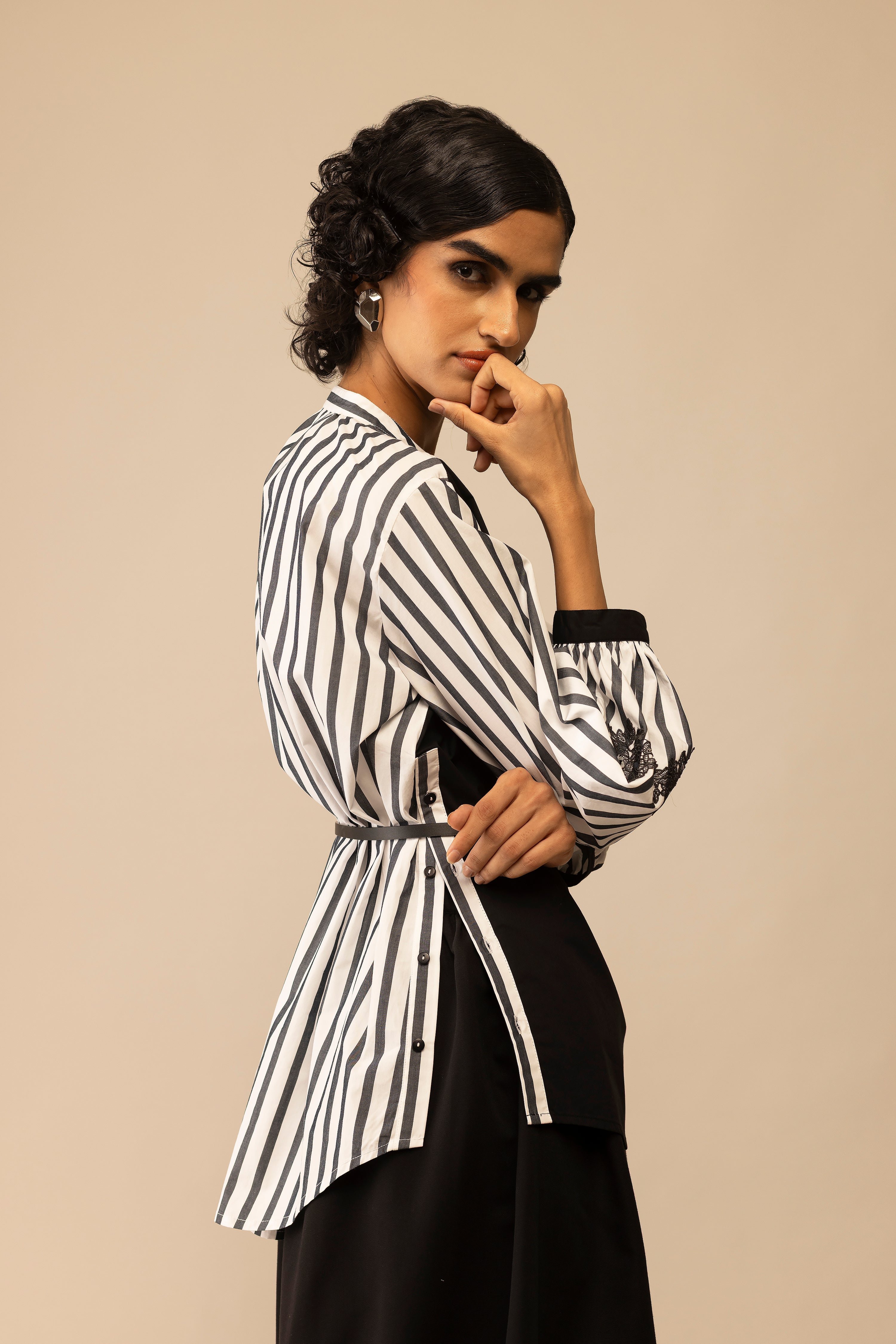 Asha - Black & White