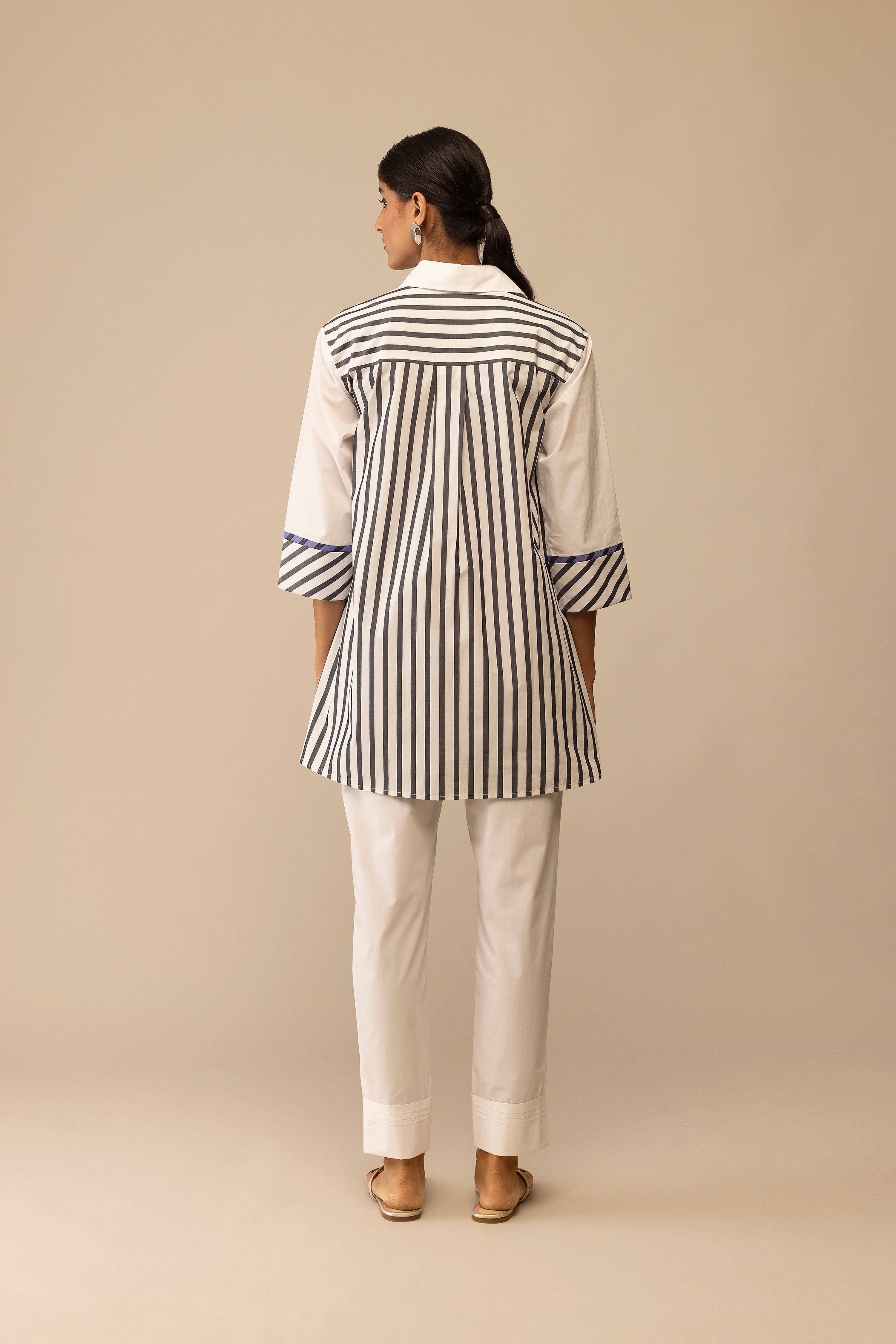 Neela - White