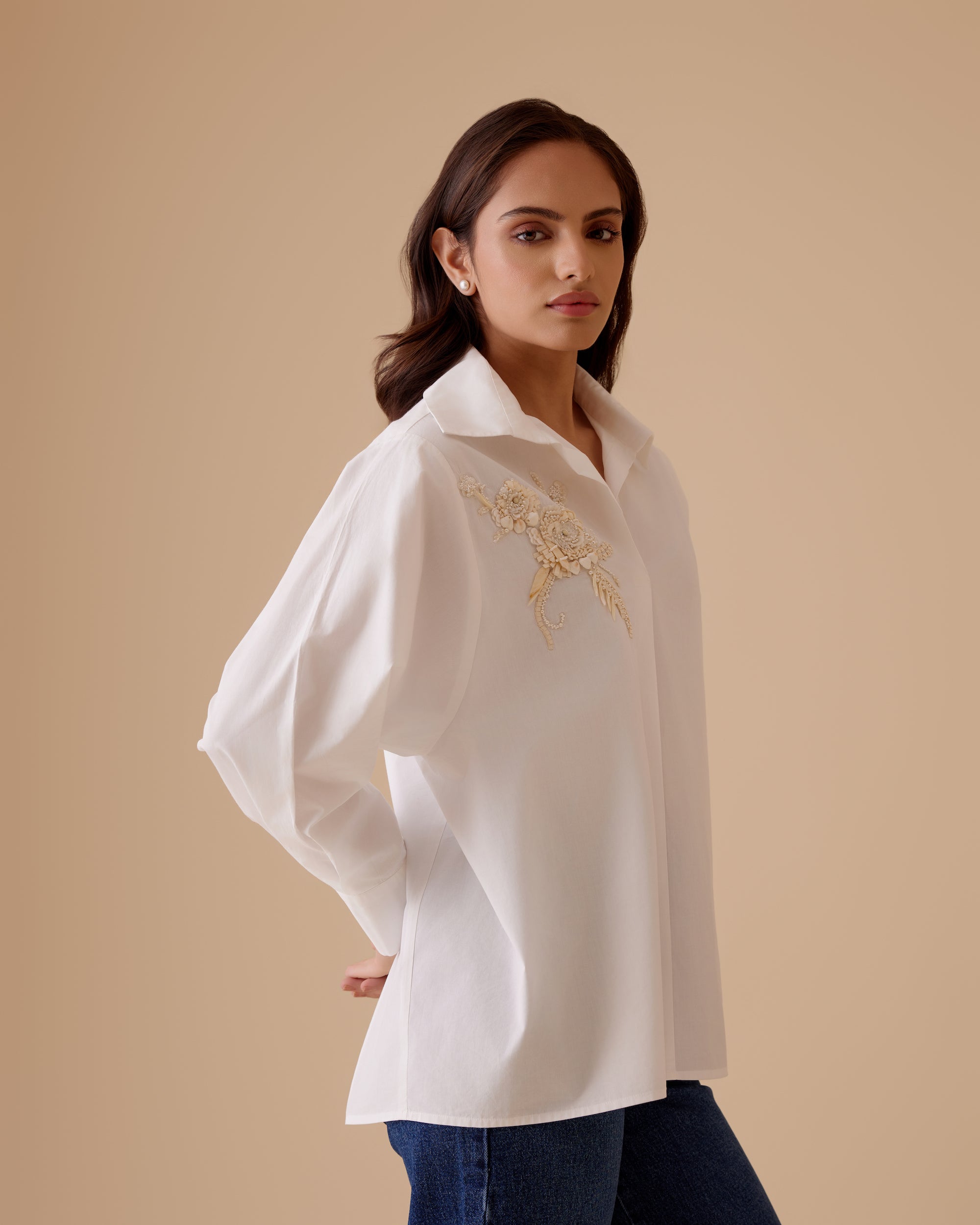 Nisha - White