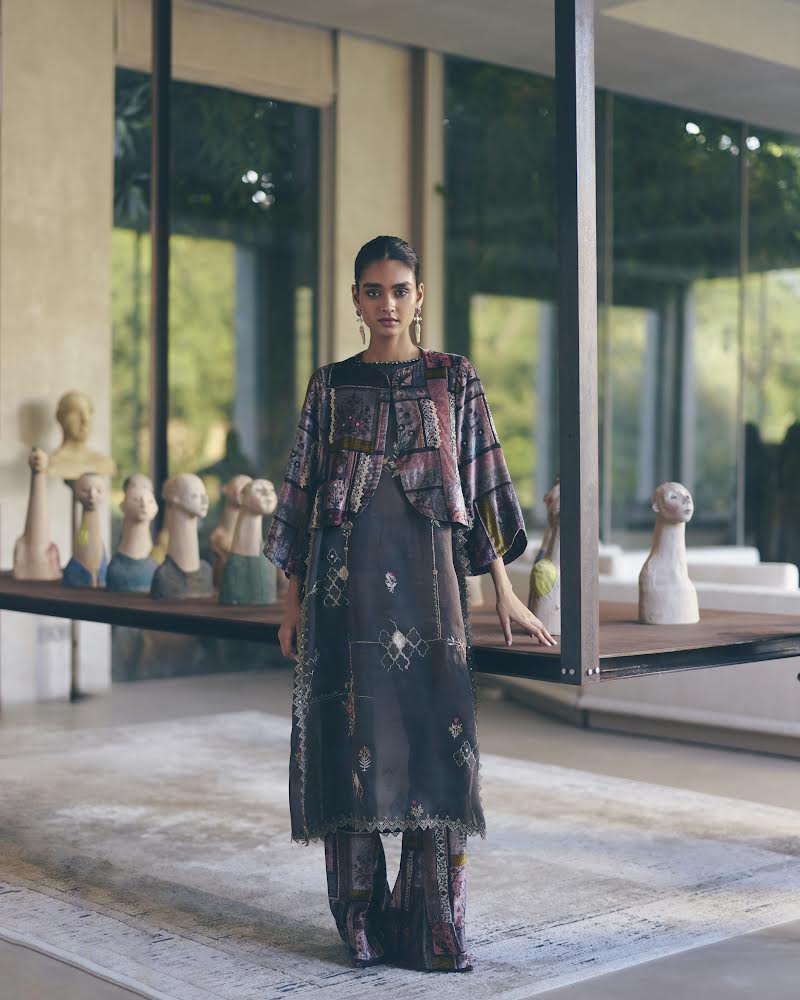 Inayat Kurta with Velvet Set