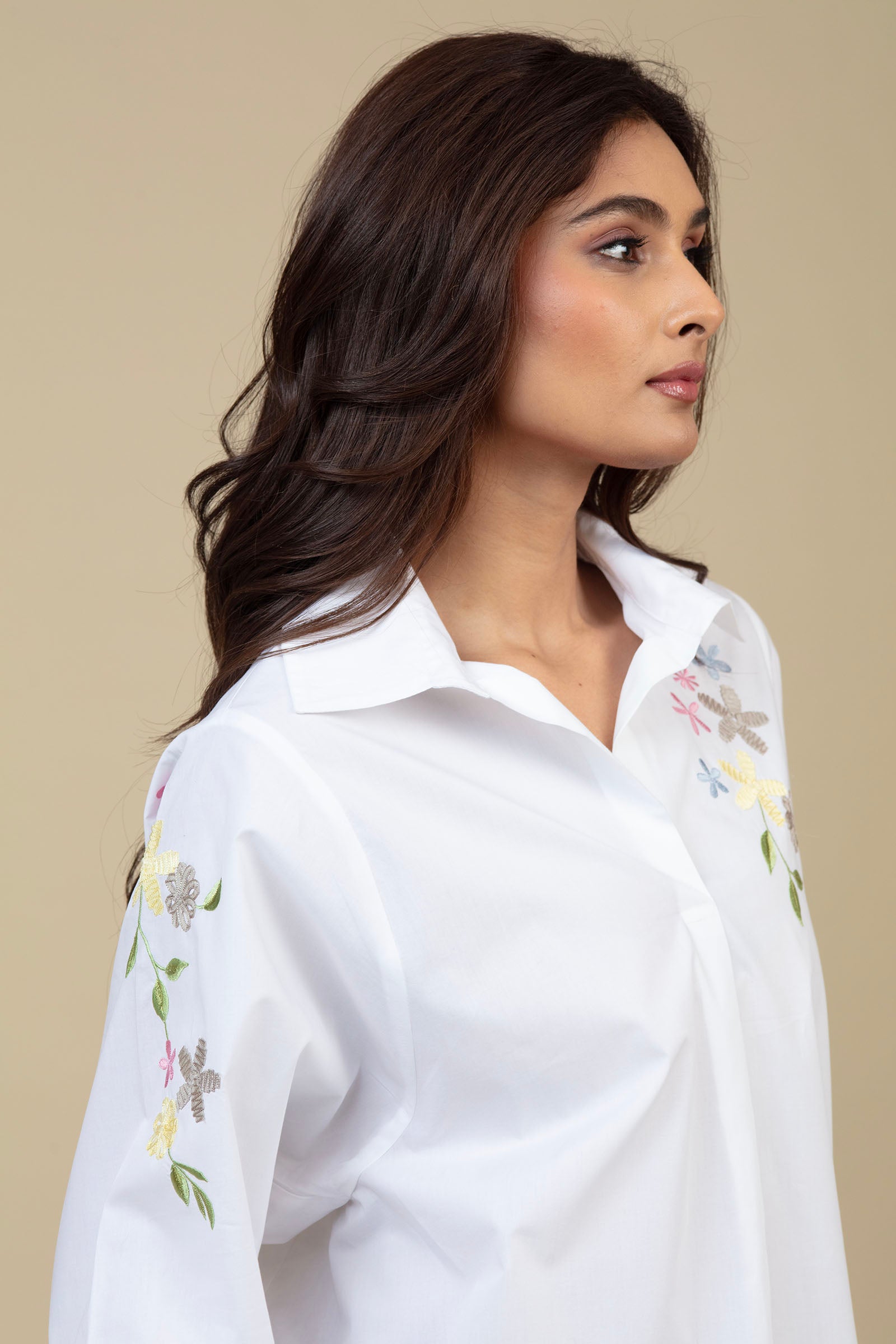 Nisha - White