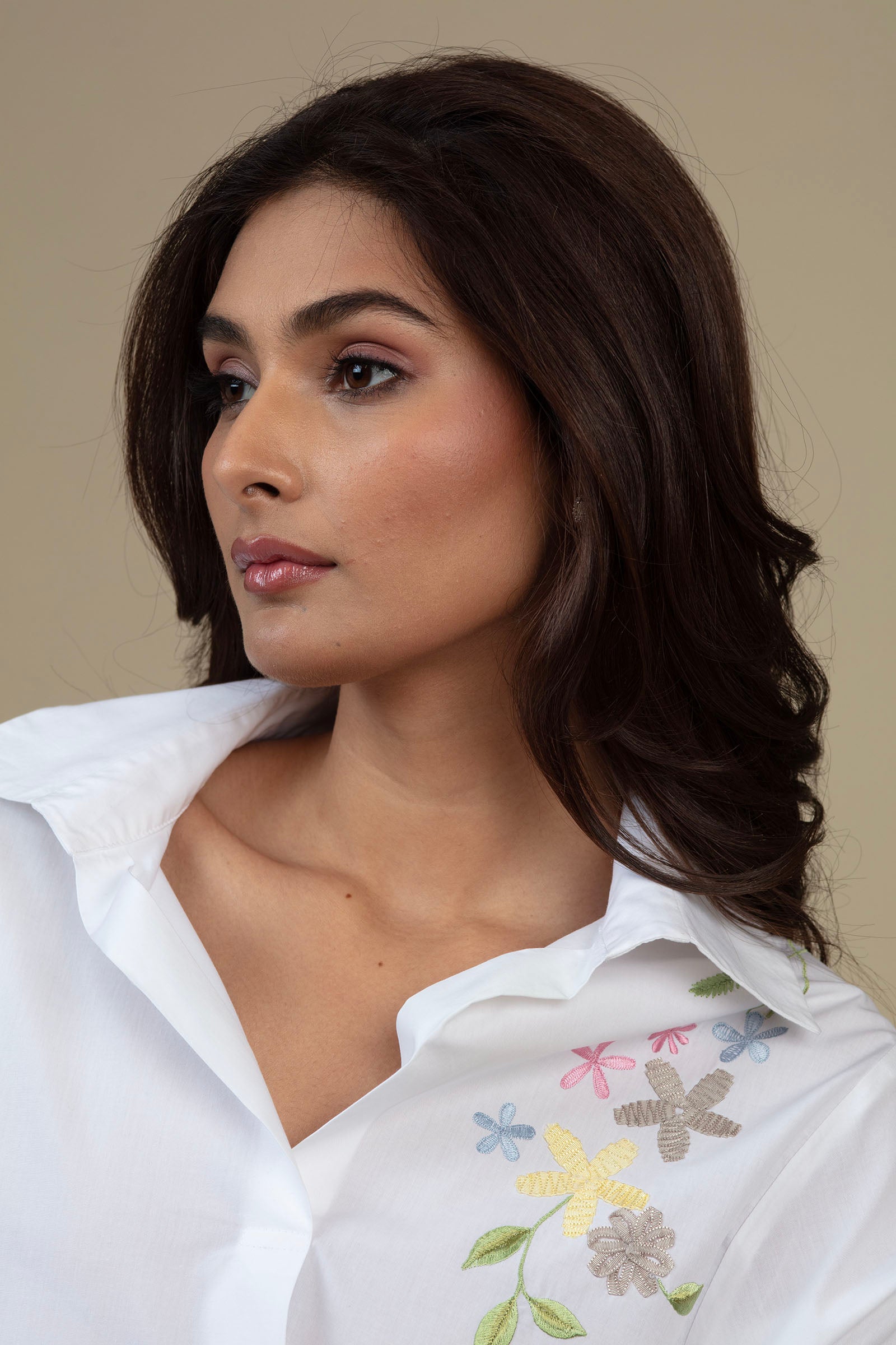 Nisha - White