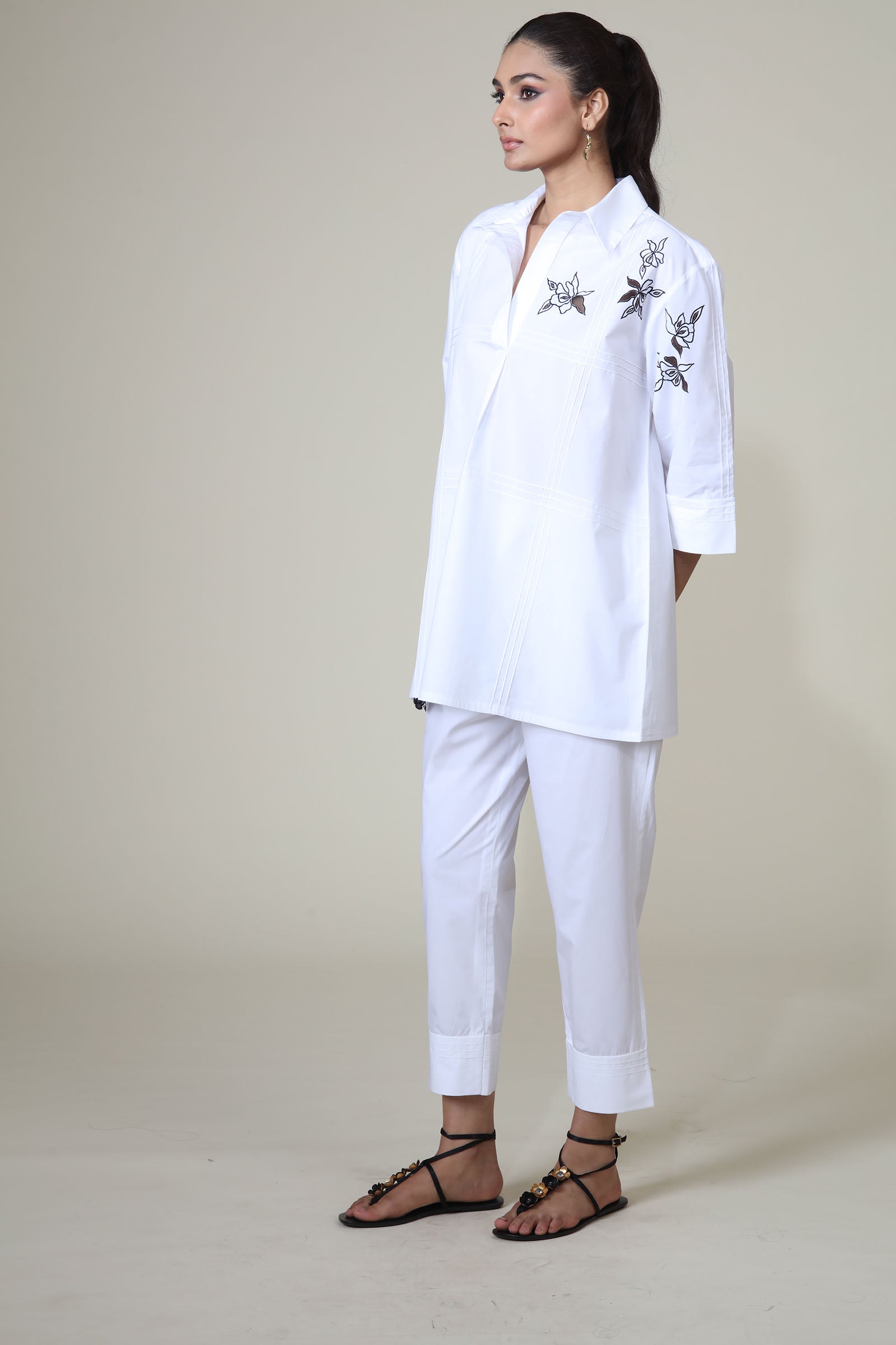 Neela - White & Black