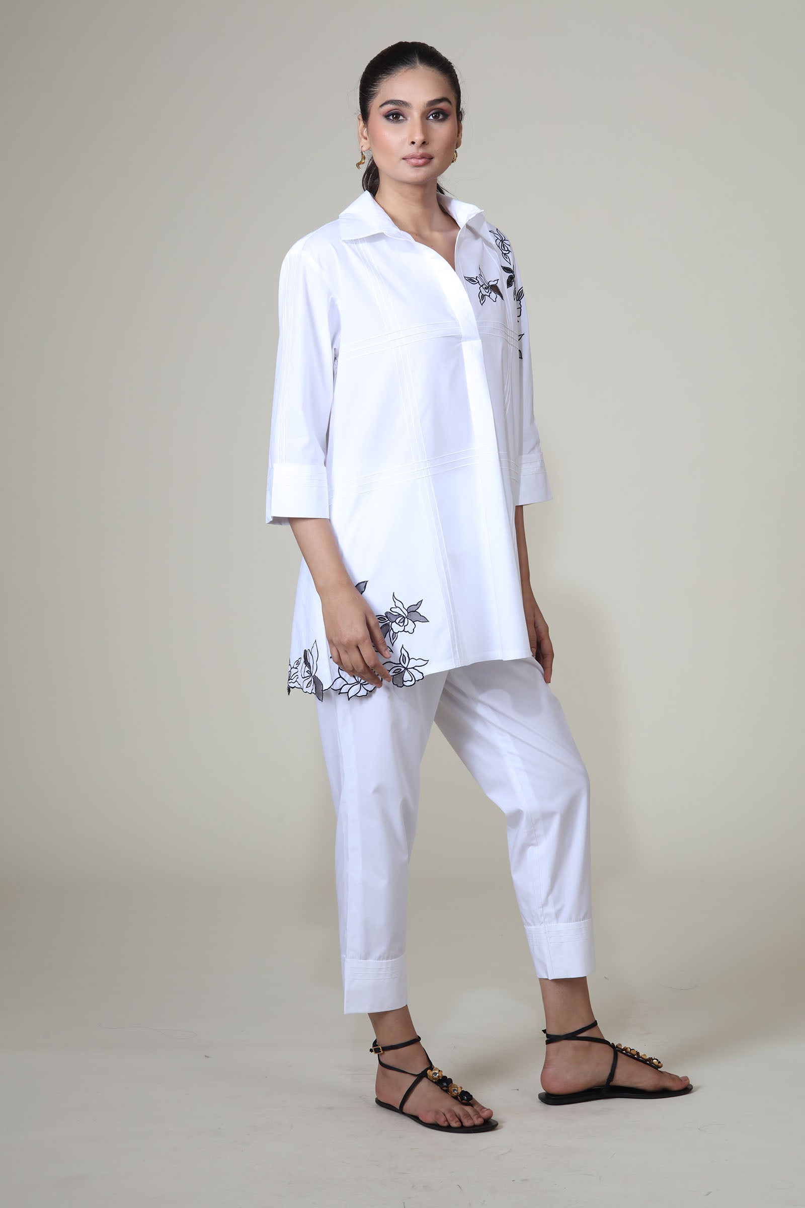 Neela - White & Black