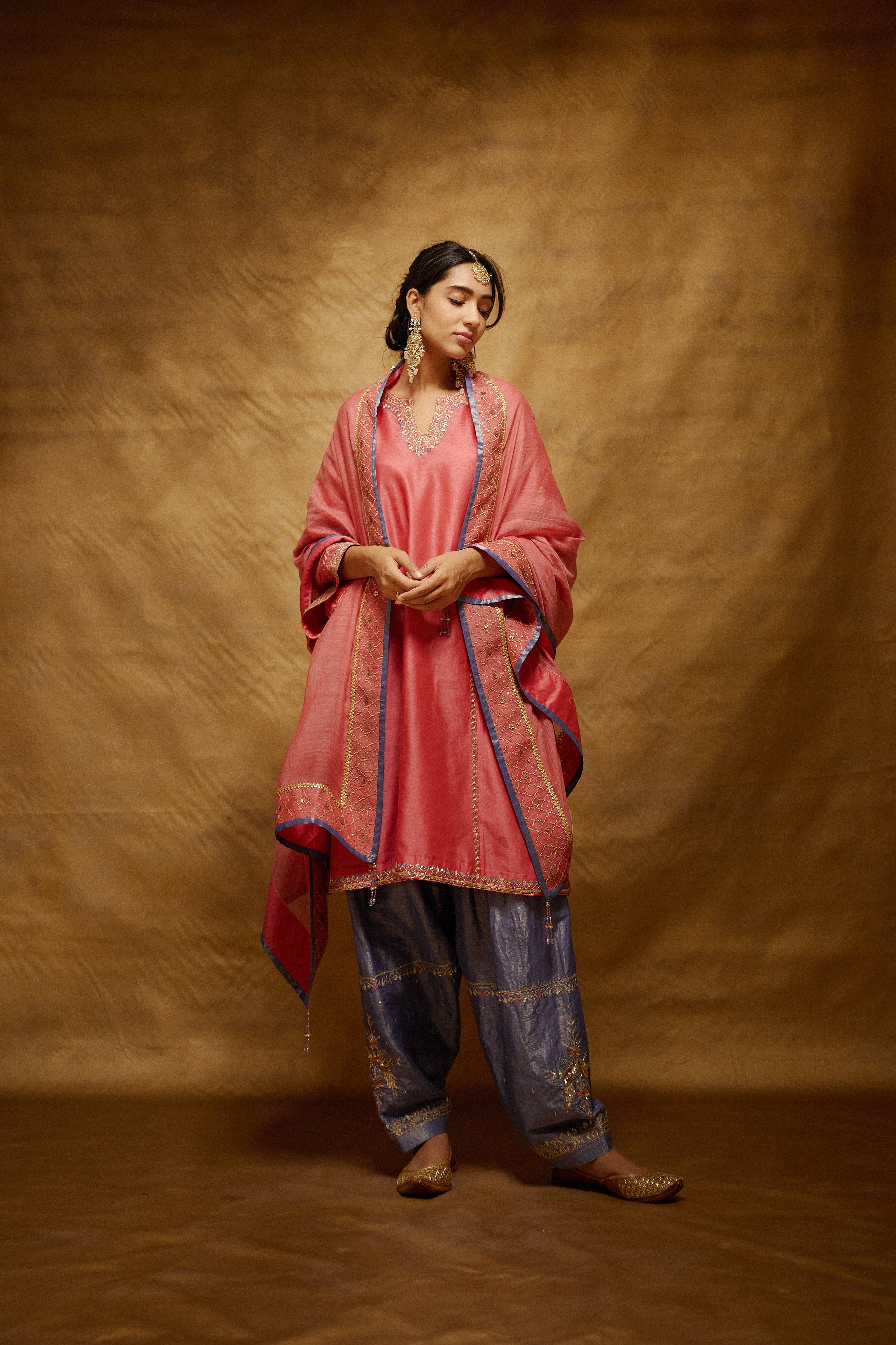 Amna - Peach