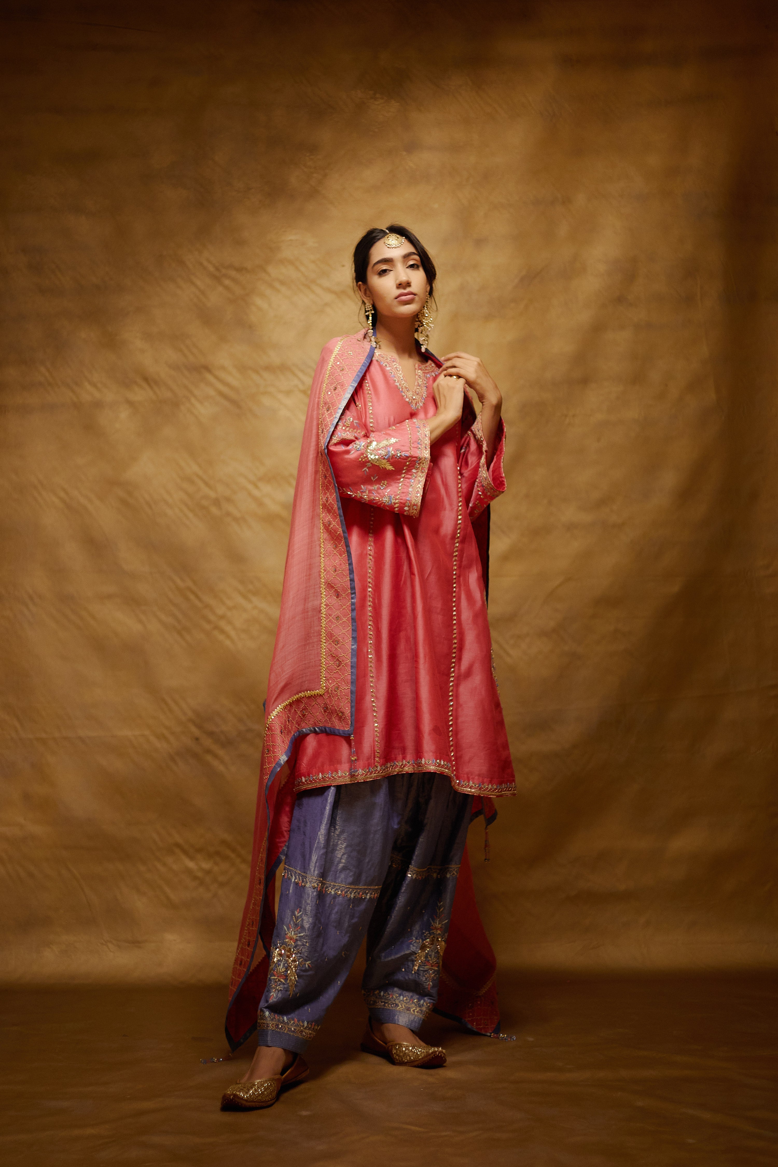 Amna - Peach