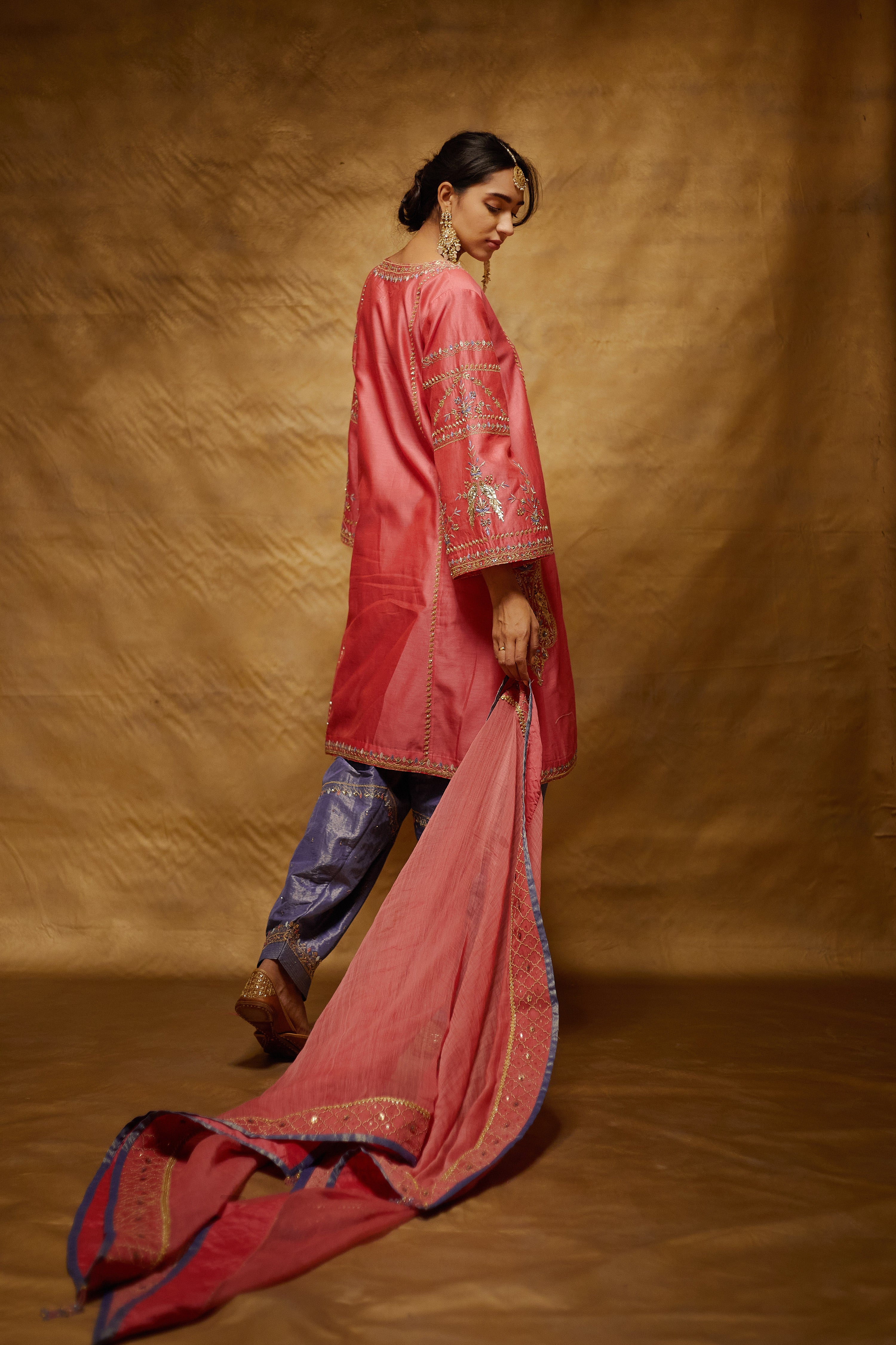 Amna - Peach