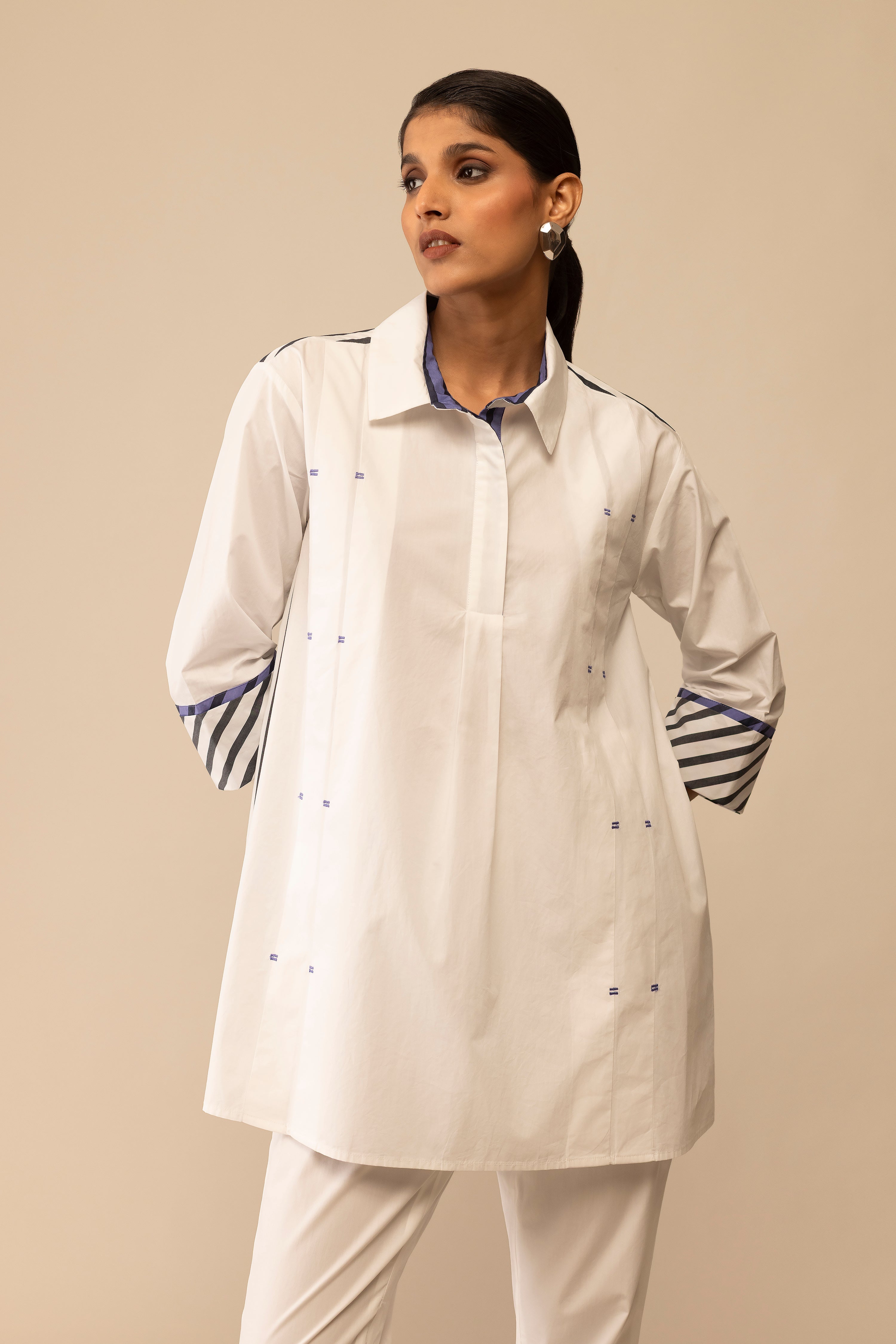 Neela - White