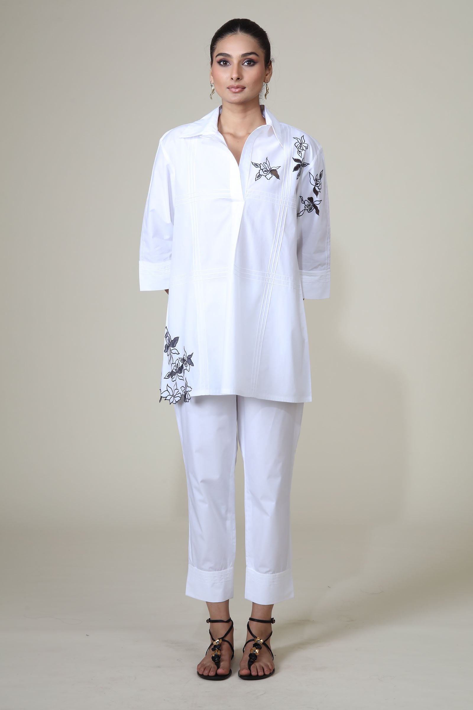 Neela - White & Black