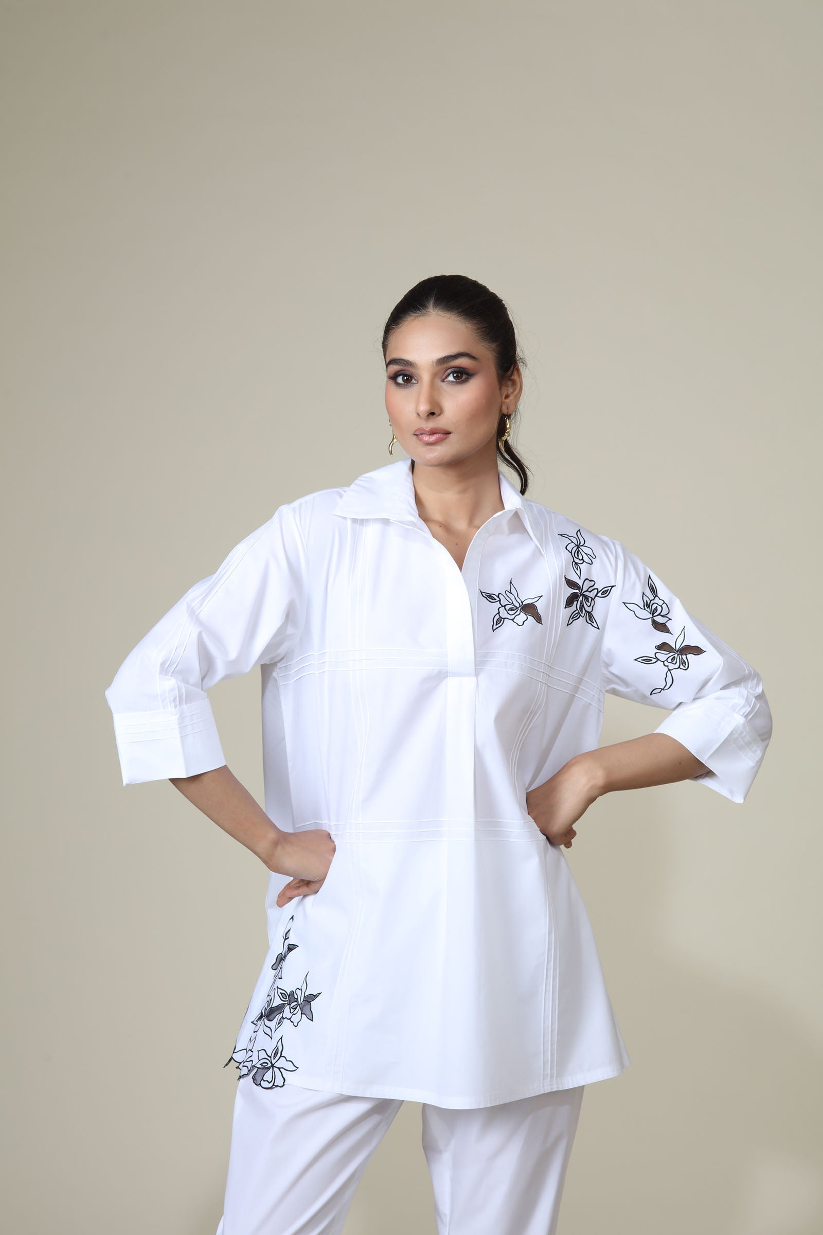 Neela - White & Black