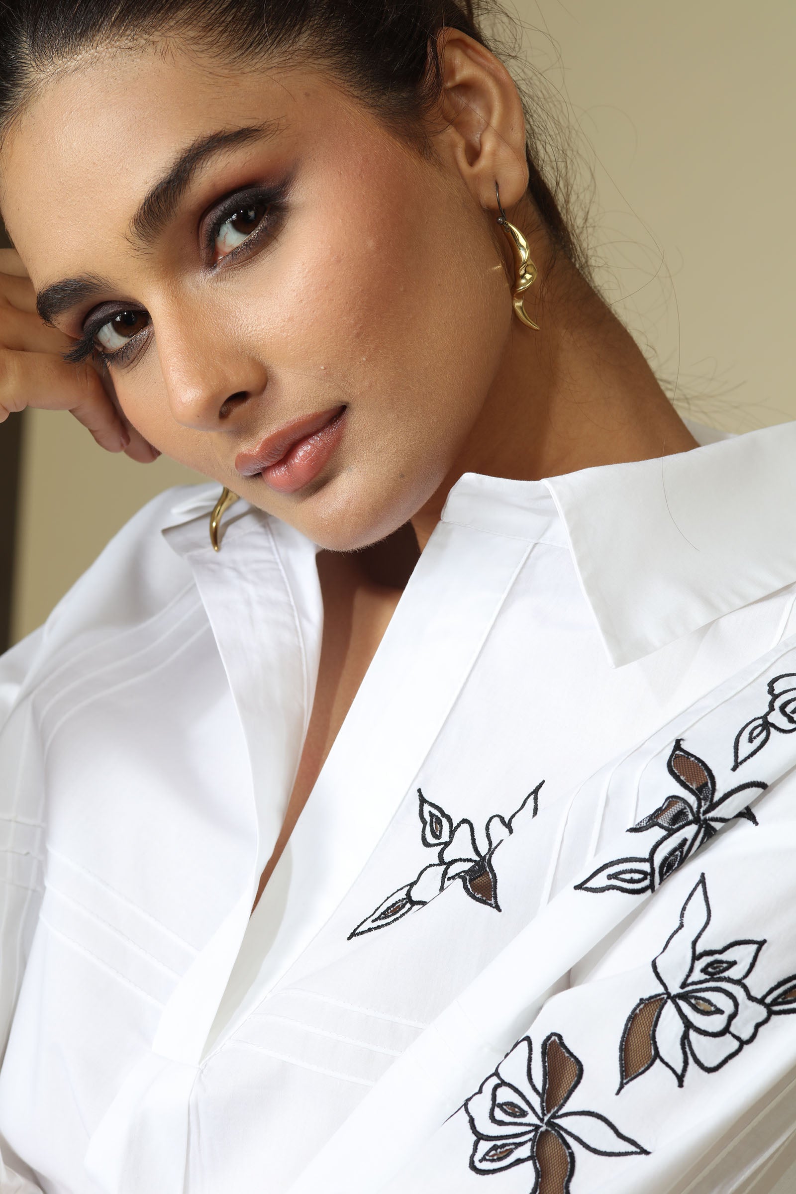 Neela - White & Black